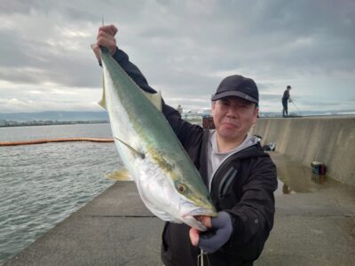 <p>山内🍣様  沖の北  飲ませ釣りでブリ！8時頃にヒット！これの前にサワラのアタリもあったようです。猛ダッシュ後切られたみたい。</p>