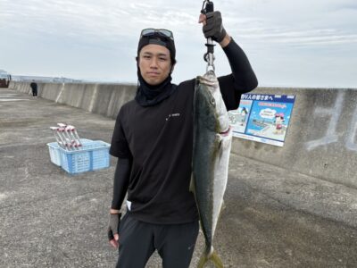 <p>中井様　沖の北ポンプ小屋ちょっと奥の方　8:30頃メタルマジックでブリ🎣</p>
