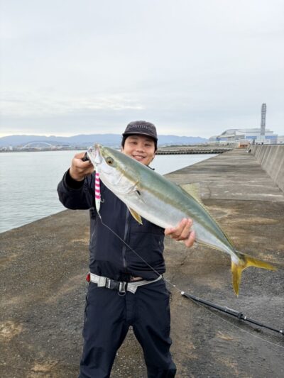 <p>マックススタッフ池田さん  沖の北奥の方  タックルハウス・イーノでメジロ！8時〜8時半でけっこうナブラが出てたようです。</p><p>捌いたらサッパ2匹出てきました。</p>