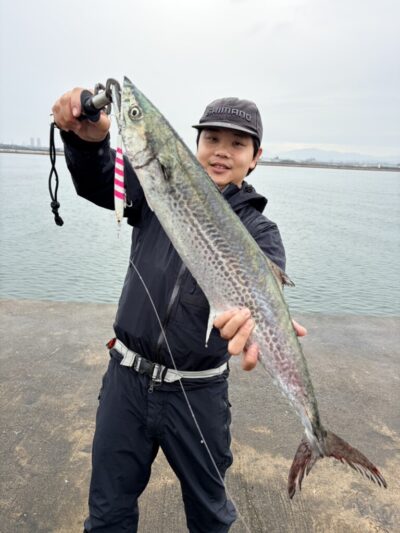 <p>マックススタッフ池田さん  沖の北奥の方  タックルハウス・イーノでサワラ！</p>