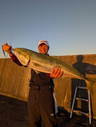 <p>🍣すし処むらた様  沖の北かなり奥の方  飲ませ釣りでブリ97cm！！！6時頃にヒット！</p><p>奥の方でもまわりでサゴシ・サワラがかかってたようです。</p>