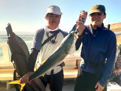 <p>JUN林親子様  沖の北 飲ませ釣りでブリ！8時半にヒット！</p><p>ルアーでも大型が2回ヒット！するもフォールで食って走られて切られたそうです。サワラですね。</p>