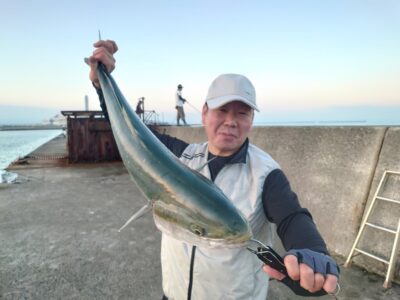 <p>山内🍣様 沖の北 胴突飲ませでブリ83cm!6時頃にヒット!</p>