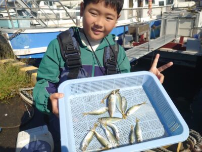 <p>こうた君 沖の北 サビキで豆アジ！</p><p>「お父さんはサゴシバラしてたけどな〜」とコメントいただきました。</p>