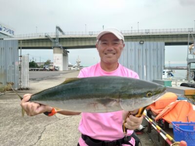 <p>牟禮様  沖の北奥の方  ビッグバッカーでメジロ！8時頃にヒット！</p>