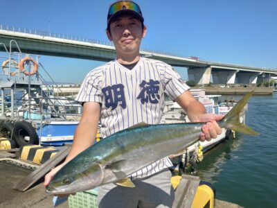 <p>智弁くん  沖の北  飲ませ釣りでブリ！8時頃にヒット！</p>