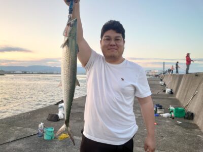 <p>沖の北 ショアジギでサワラ！6時すぎに底から巻上げでヒット！</p><p>タチウオもお連れさんと2人で13本♪</p>