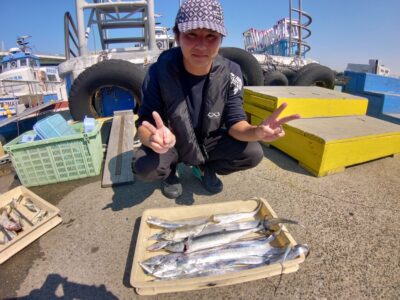 <p>北野様 ショアジギでサゴシ!テンヤで朝タチ!明るくなってからセットアッパーでもタチウオ3つ釣れたそうです♪</p>