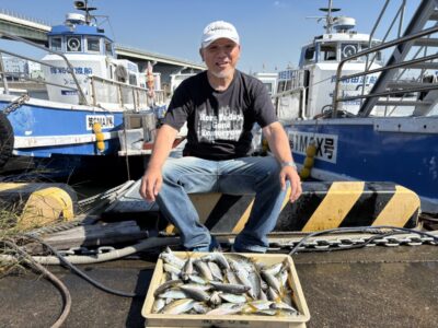 <p>茂の賄い様　沖の北内向き　飛ばしサビキで良型アジ大漁🎣　今日は日の出〜10時帰り便迄ずっとアジ釣れ続けたそうです🐟</p>