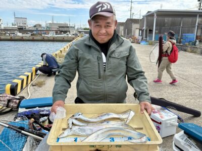 <p>48-324様　沖の北内向き　太刀魚テンヤでタチウオ4尾🎣　他にサビキ釣りでアジ🎣</p>