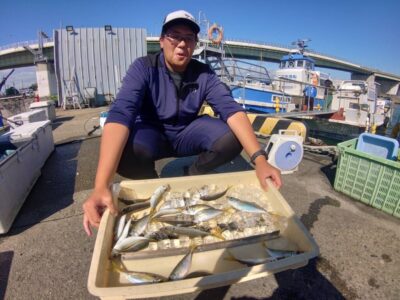 <p>マックス上野芝店アーリー　沖の北　サビキ釣りで20cm前後サイズのアジ&サバ🎣</p>