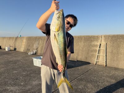 <p>水野様  沖の北奥の方  アジ飲ませでブリ90cm🔥おめでとうございます！！</p>